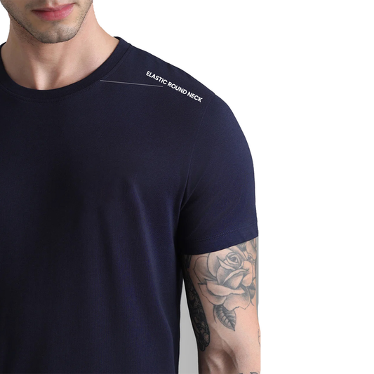 Close-up view of the collar and cuffs on the navy jack&jones joren round neck t-shirt, highlighting the fabric and fine craftsmanship for a premium look.